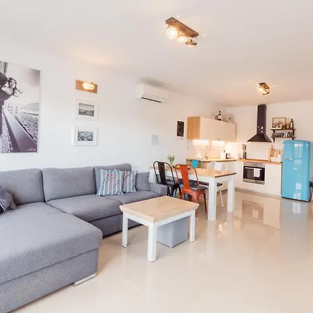 Appartement Danica S Bazenom *