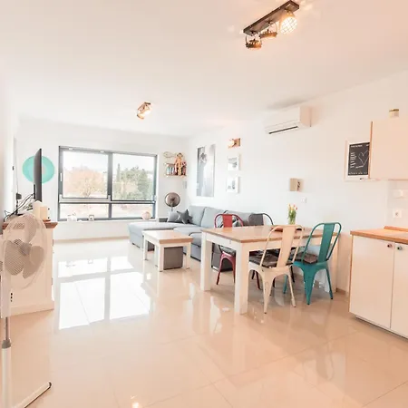 Danica S Bazenom Apartment
