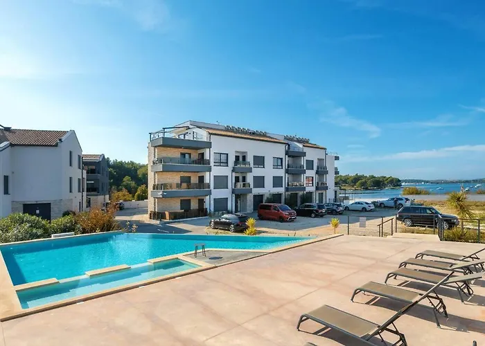 Danica S Bazenom Apartman *