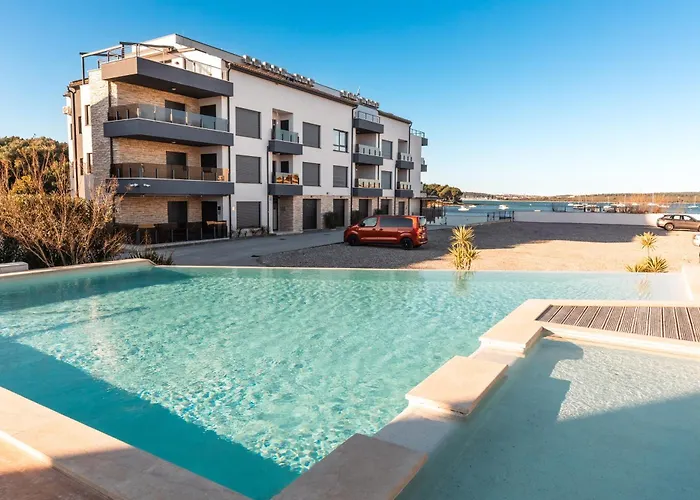 Danica S Bazenom * Medulin