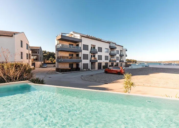 Danica S Bazenom * Medulin